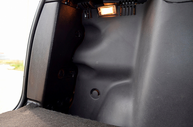 Накладки на боковины в багажнике Renault Duster (2012-2015) KART RD 0107