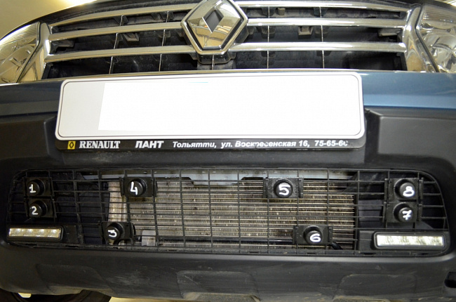 Заглушка Renault Duster (2012-2015) №1 (ДХО в нижней части)