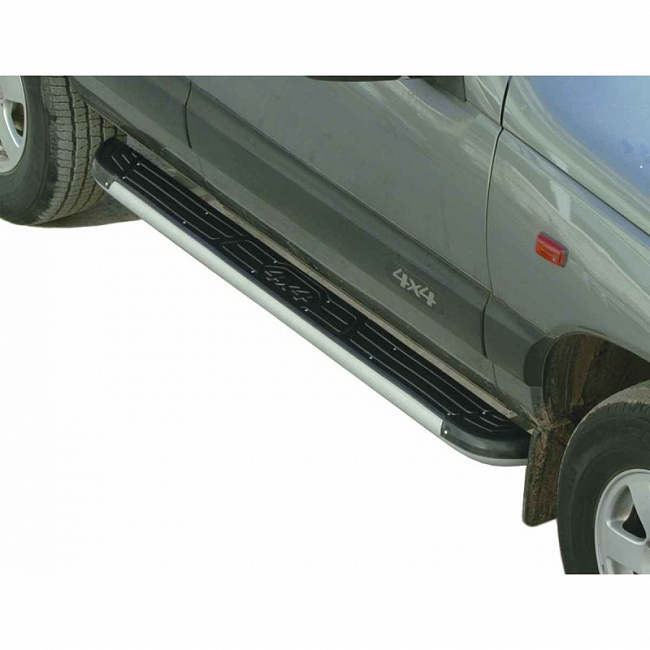 Защита порогов с пласт.накладкой Chevrolet Niva (до 2009 г.в) (ППК)(арт.0119)