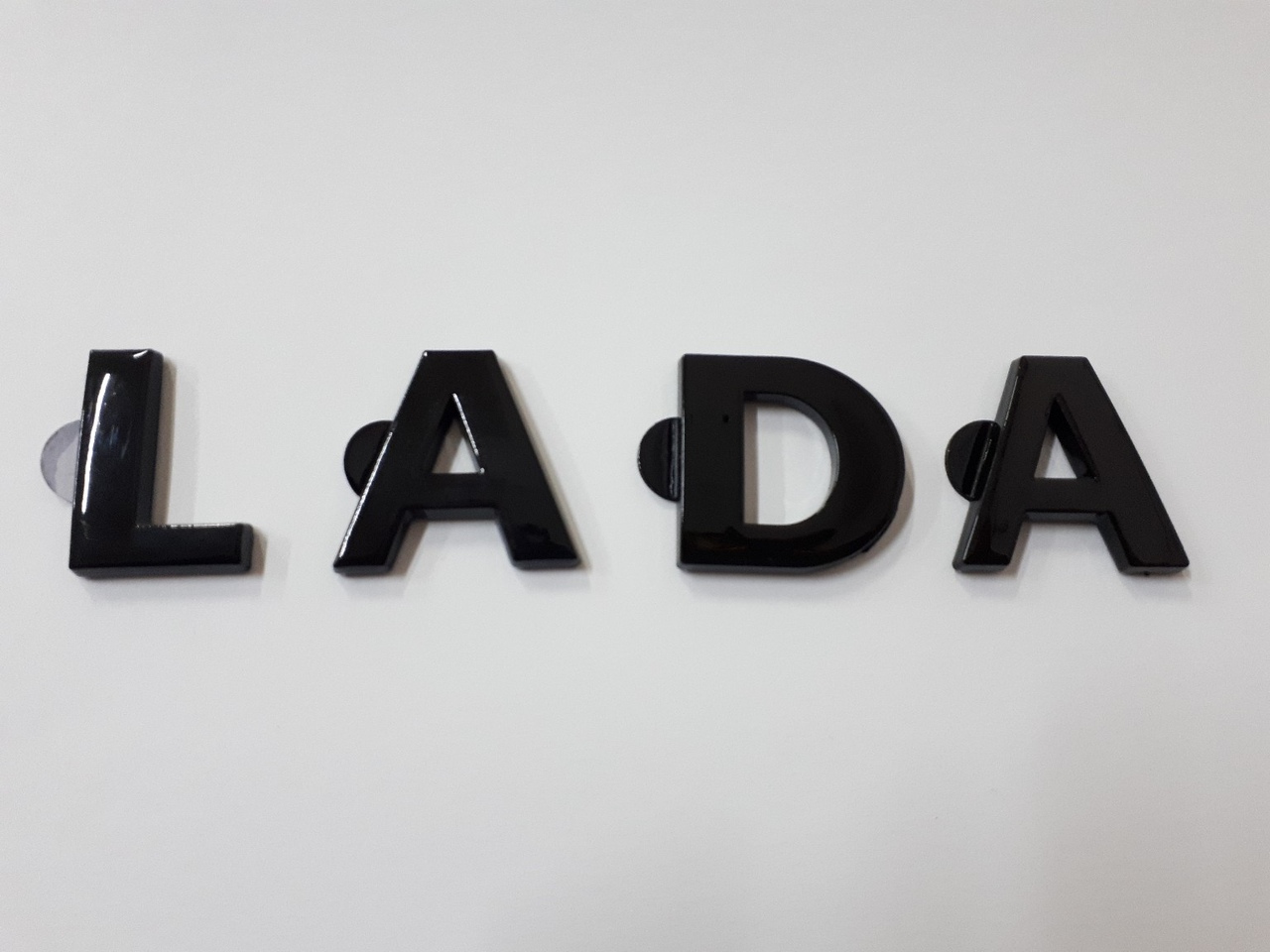 Шильдик LADA черный (глянец)