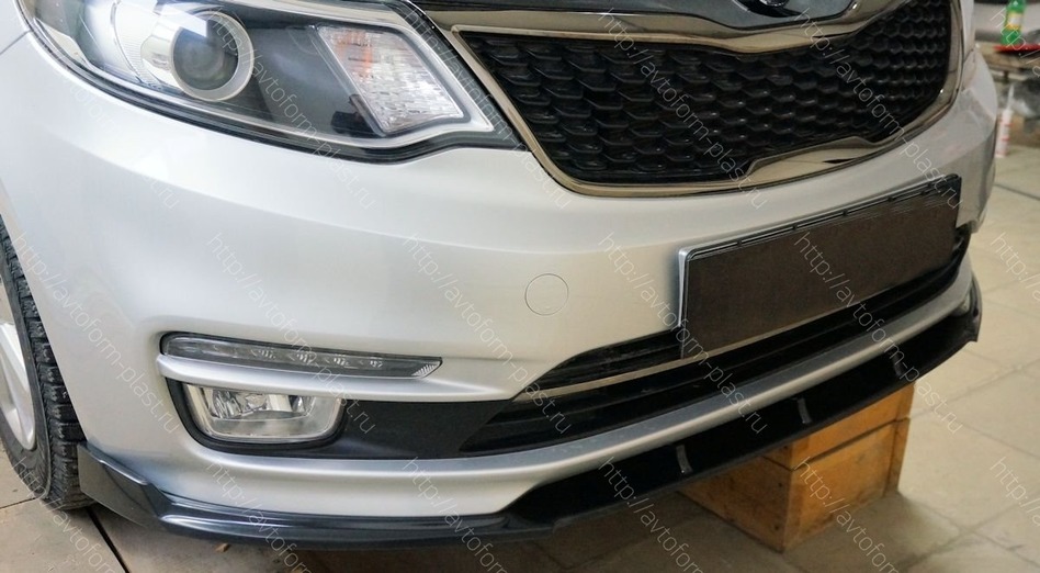 Сплиттер на передний бампер Kia Rio(2015)