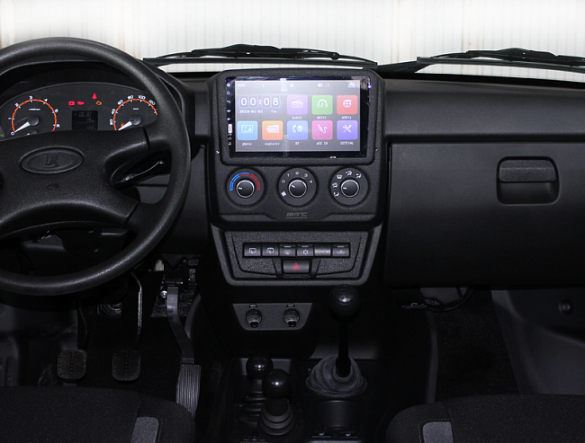 Накладка на консоль панели приборов для автомобиля LADA Niva Legend под головное устройство 9 дюймов и блок управления