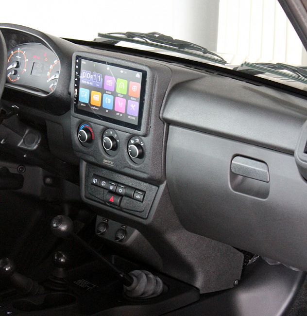 Накладка на консоль панели приборов для автомобиля LADA Niva Legend под головное устройство 9 дюймов и блок управления